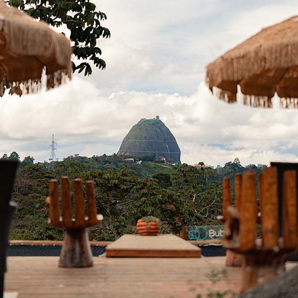 Guía_de_Glamping_en_Guatapé_lujo_y_naturaleza_junto_a_la_represa